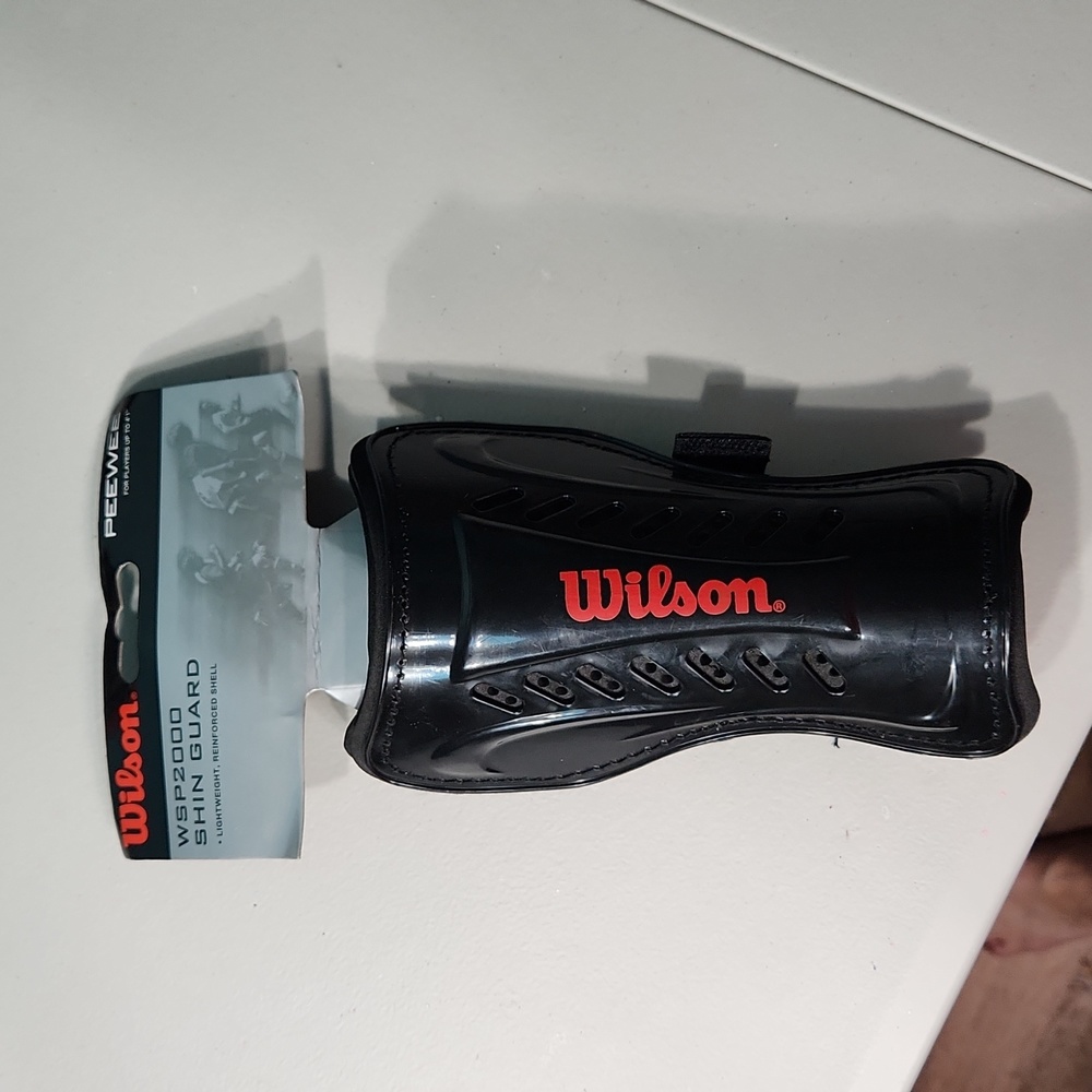 NWT! Wilson PeeWee Black Basic Shing Guards Athletic